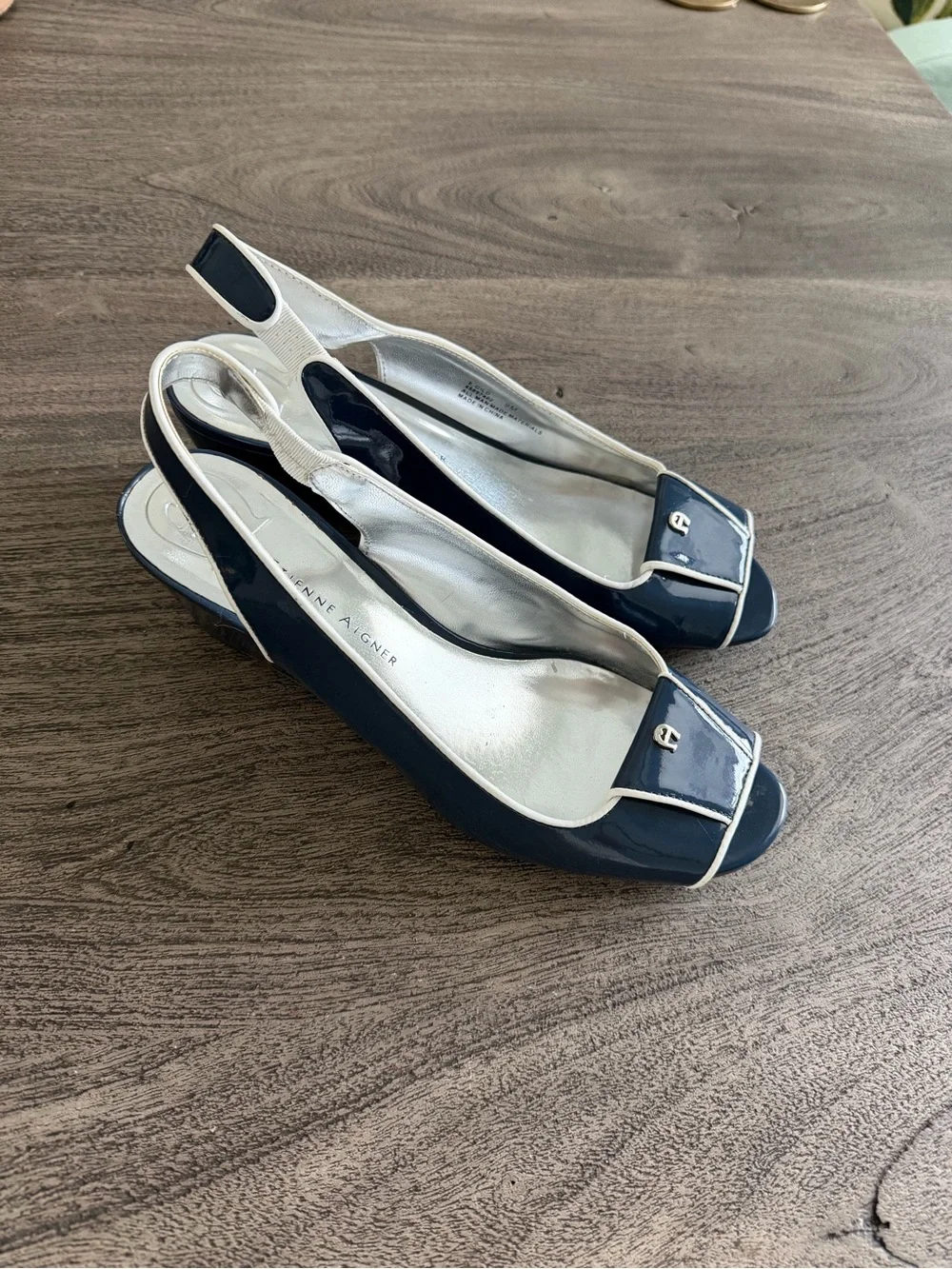 Etienne Aigner sleek patent
